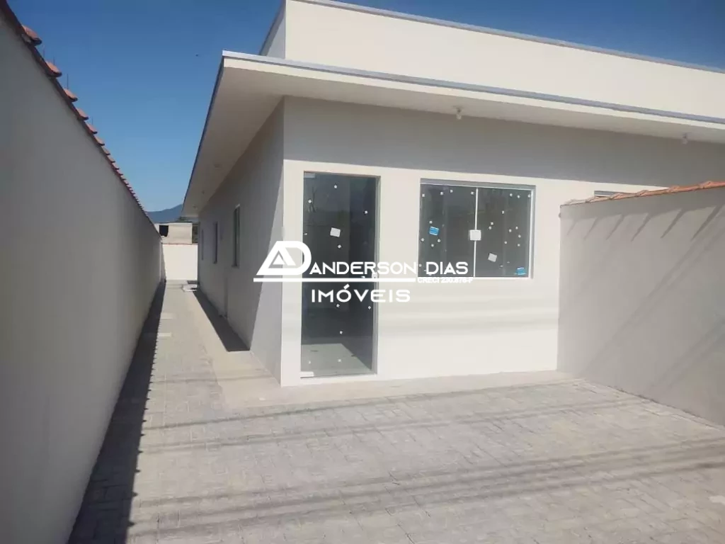 Casa com 2 dormitórios à venda, 62 m² por R$ 330.000 - Golfinho - Caraguatatuba/SP